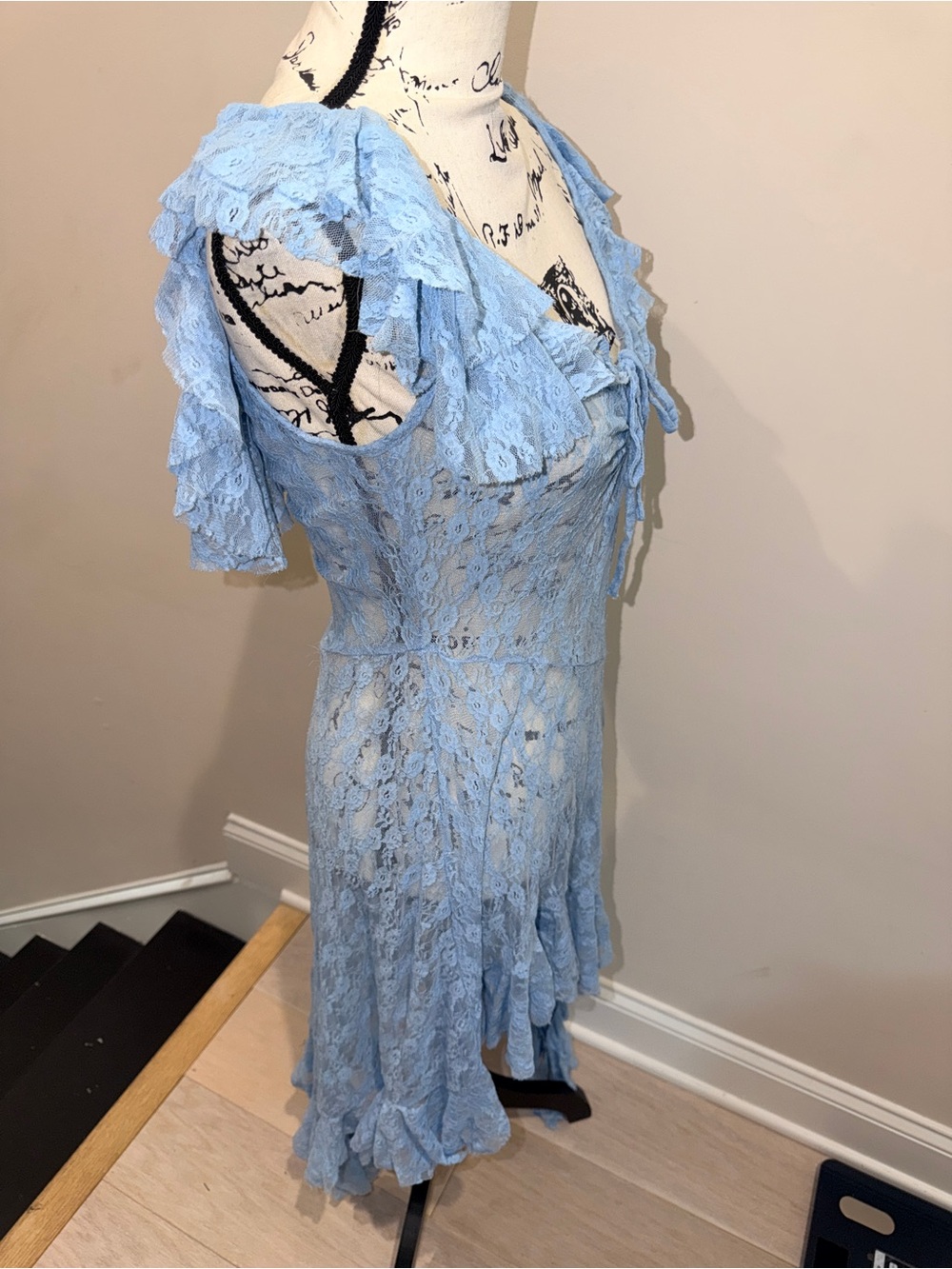 Kimchi Blue Light Blue Lace Asymmetrical Dress size M - Picture 2 of 6